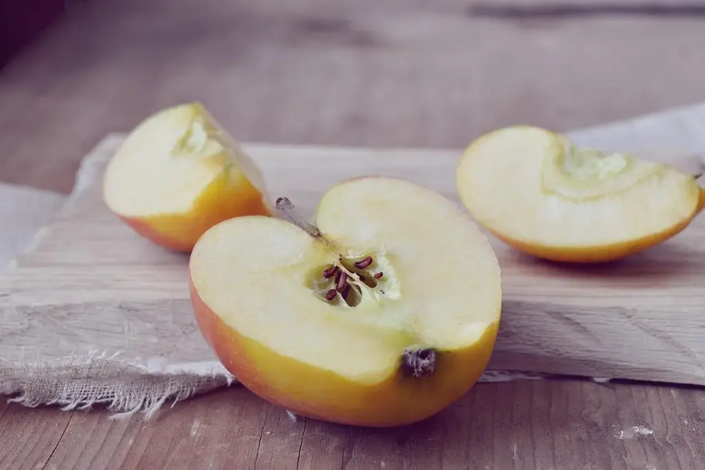 Is Mineral Oil a Permanent Wood Finish? The Chemical and Physical Limits for Cutting Boards