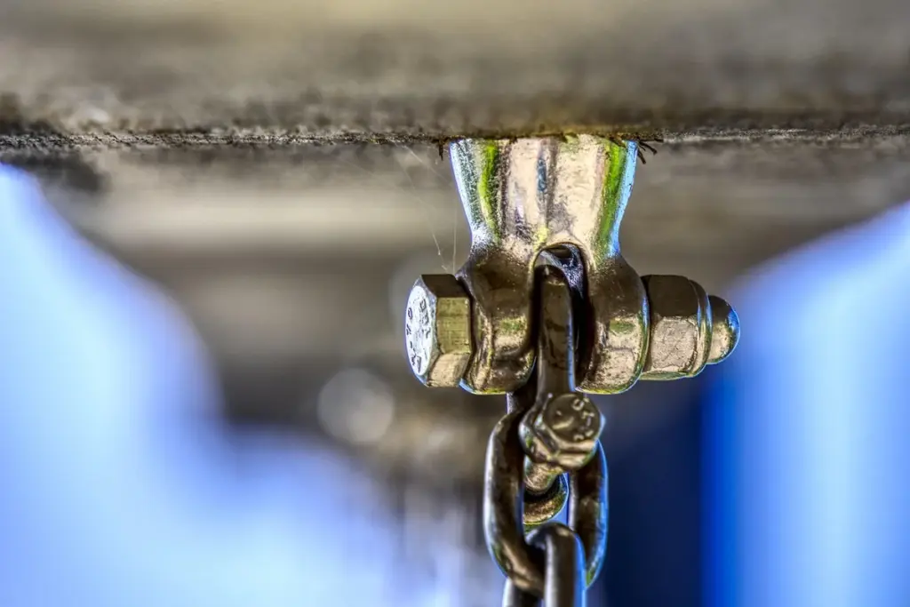 Which Metal Fastener Best Reinforces Wood Joints: S-Rails, Bed Bolts, or Figure-8s?