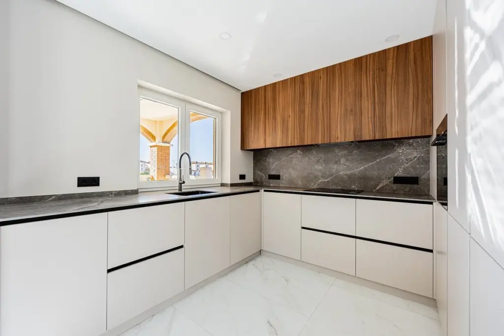 Oil or Water-Based Finish: What’s the Real Difference for Woodworkers?