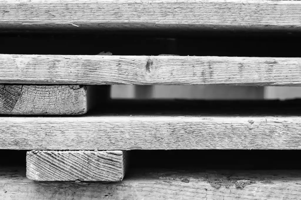 How Do You Spot Pressure-Treated Wood and Know If a Pallet Is Safe?