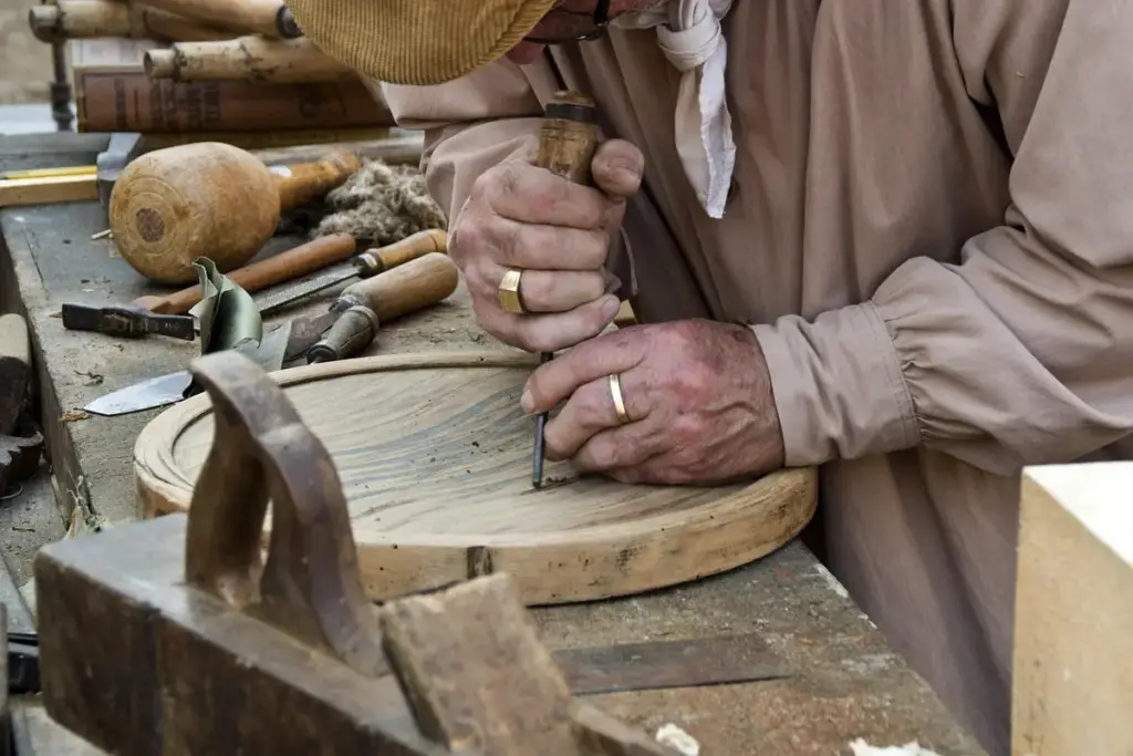 Why Does Some Wood Murder Your Tool Edge? The Silica Science Explained.