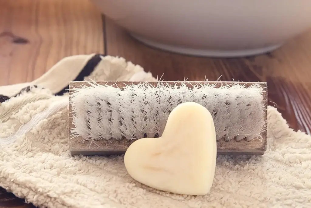 Why Does Your Brush Cleaner Sometimes Fail? The Science of Solvents and Drying Rates